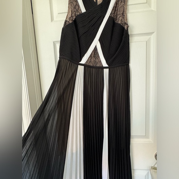 BCBGMaxAzria Contrast Caia Gown. Size 10. - Picture 7 of 10